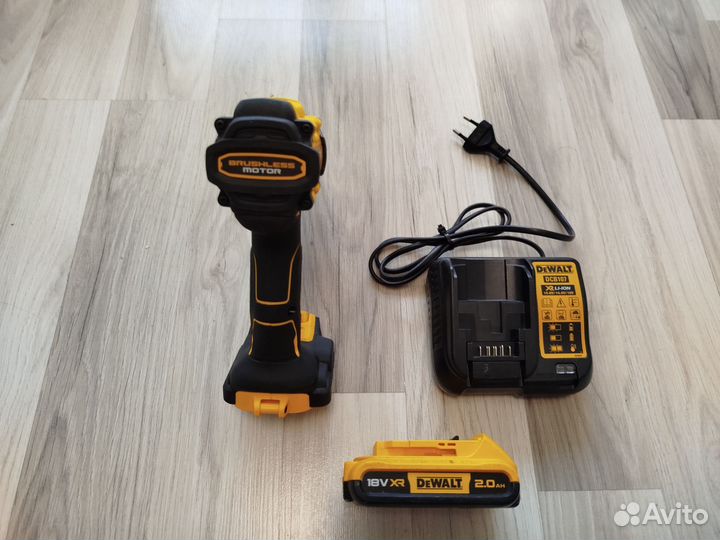 Ударный бесщеточный шуруповерт dewalt DCD 805