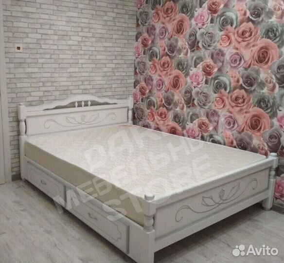 Кровать массив