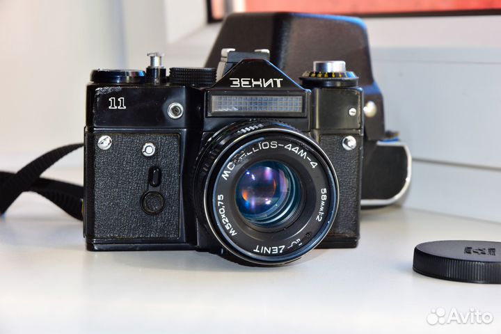 Зенит-11 зеркальный фотоаппарат СССР
