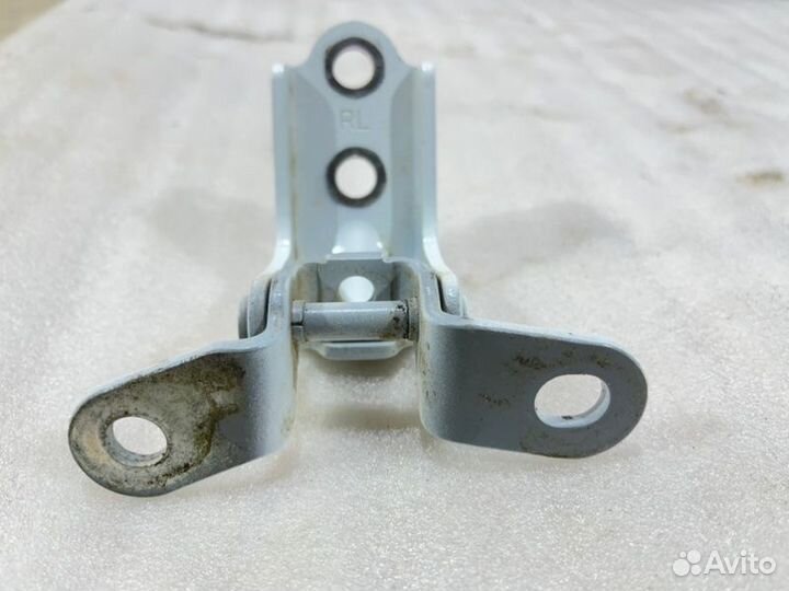 Петля двери задняя левая Hyundai Solaris 2010-2017