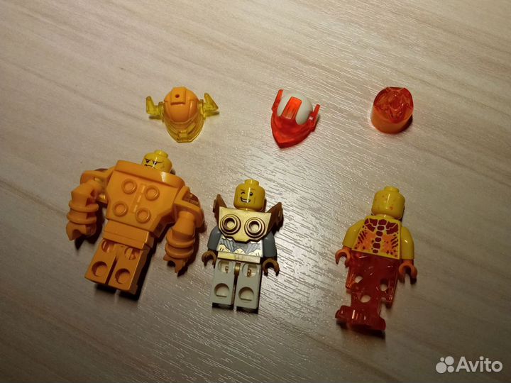 Продаю Lego фигурки