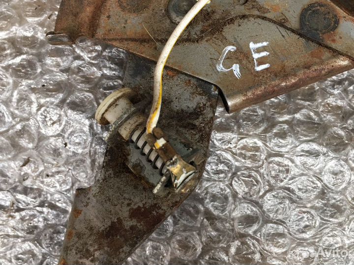 Рычаг стояночного тормоза Mazda 626 GE 91-97 гг