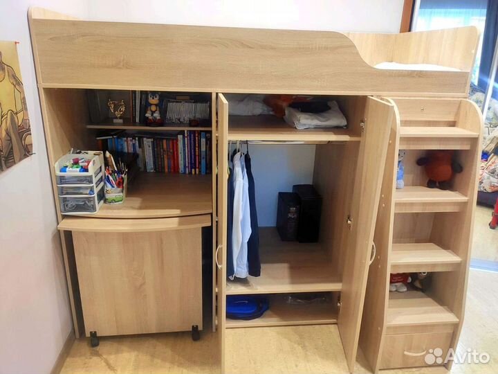 Детская кровать-чердак с рабочим столом