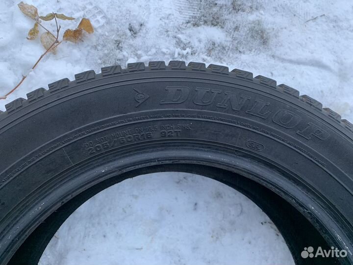 Dunlop SP Winter Ice 01 205/60 R16 92T