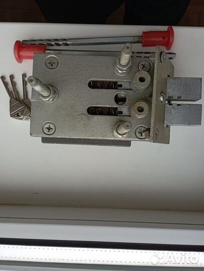 Замок гаражный накладной