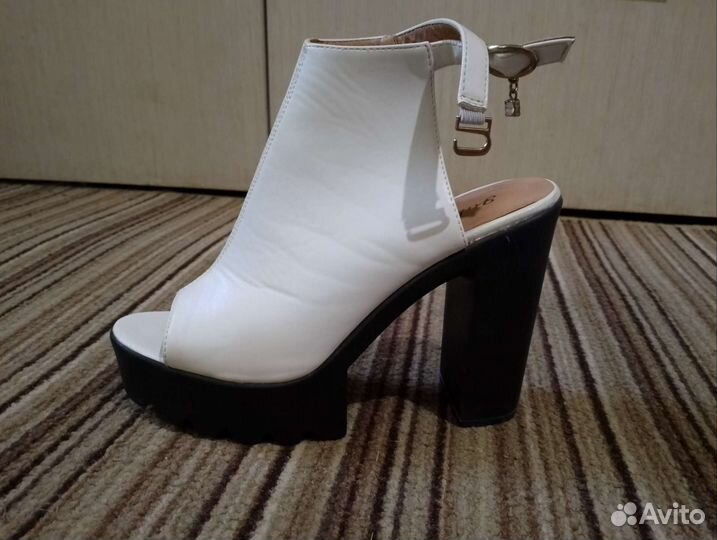 Босоножки женские 38 размер