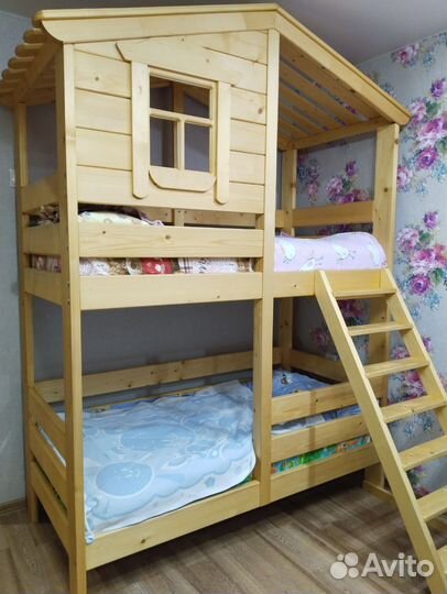 Двухъярусная кровать домик из натурального дерева