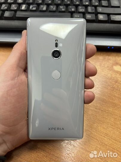 Смартфон Sony Xperia XZ2