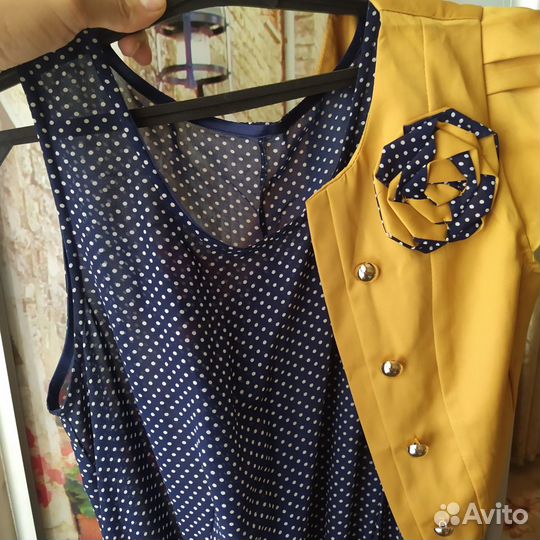 Платье в горошек с пиджаком