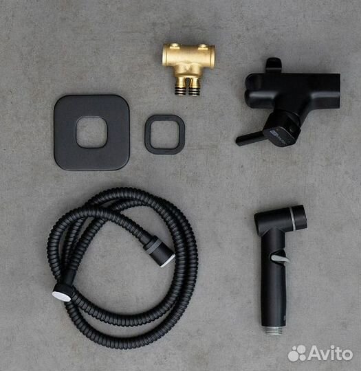 Смеситель Lemark Solo с гигиеническим душем