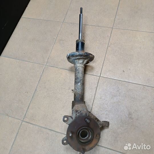 Кулак поворотный левый Форд Фиеста 3