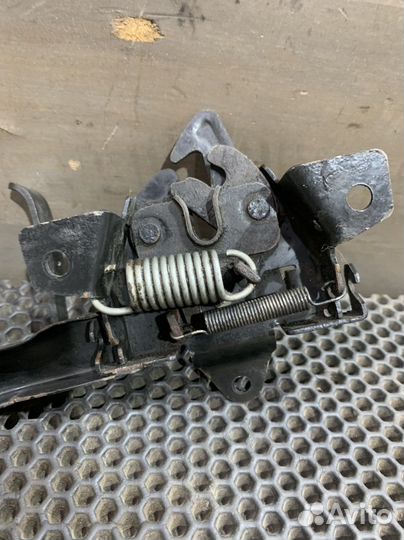 Замок капота Кайрон SsangYong Kyron