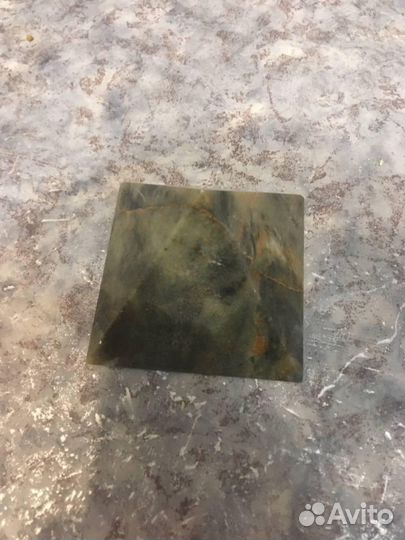 Пирамидка из офикальцита