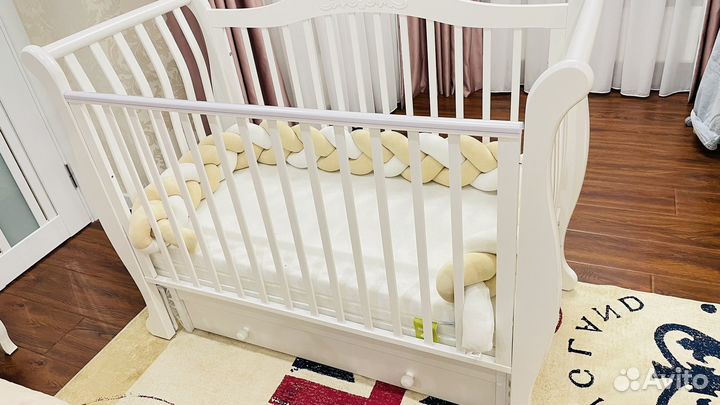 Комплект детская кроватка, пеленальный стол комод