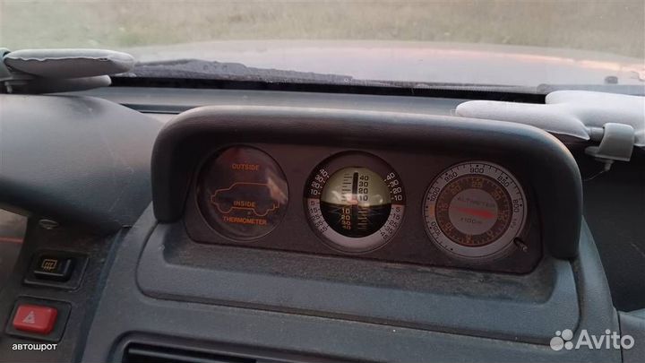 Комбинация приборов (дополнительная) Mitsubishi P