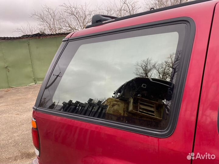 Стекла задних крыльев Ford Explorer 2