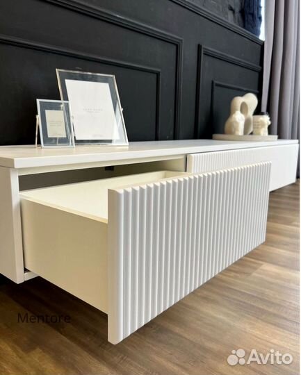 Тумба тв Filippo классическая (с дверцами)