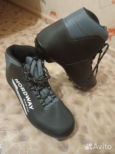 Лыжные ботинки