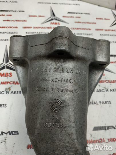 Кронштейн двигателя om651 w212 Mercedes левый