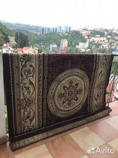 Ковер красный