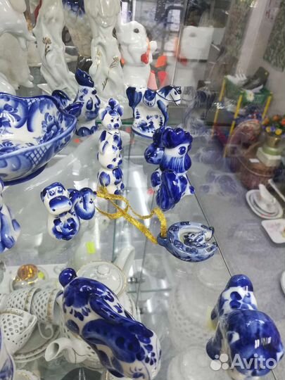 Разные фигурки Гжель,маслёнка,шкатулка,чайнница