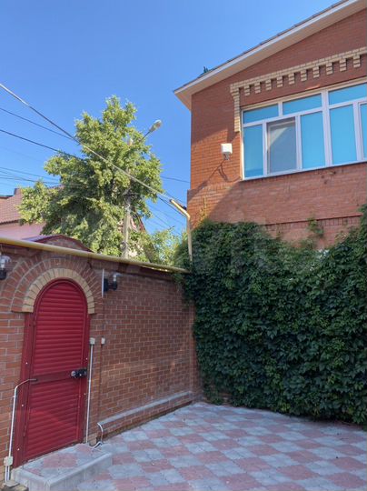 Дом 388,3 м² на участке 11,6 сот.