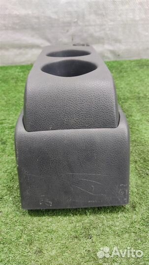 Консоль центральная (без подлокотника) Nissan Tii