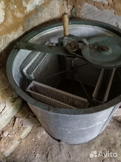 Медогонка 4 рамочная бу