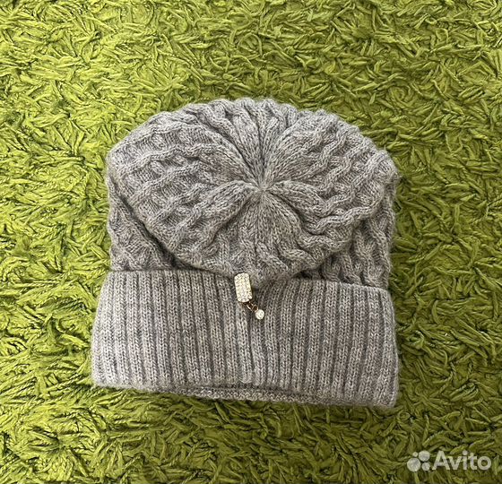 Комплект шапка и варежки на девочку