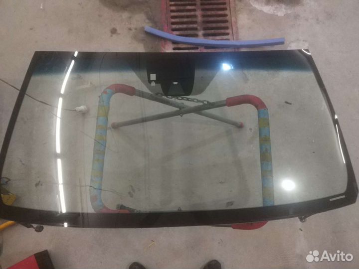Лобовое стекло тайота ленд круйзер 200, лексус 570