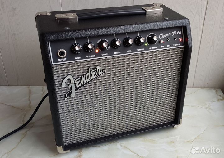 Fender Champion 20 гитарный комбоусилитель