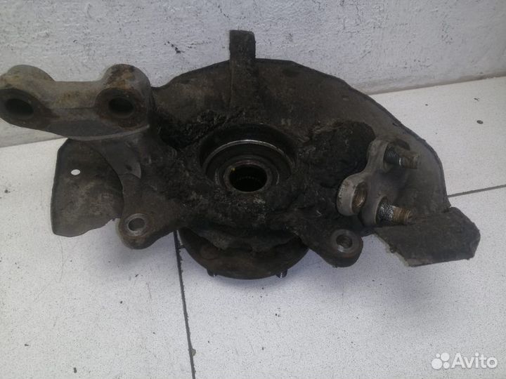 Кулак передний правый