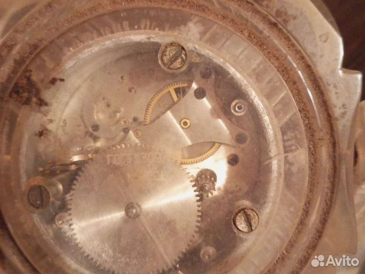 Настольные старые часы