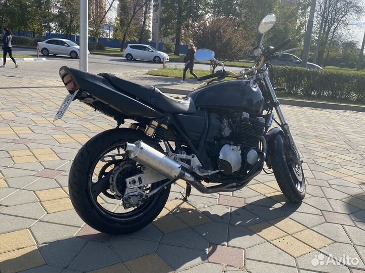 Yamaha XJR-400