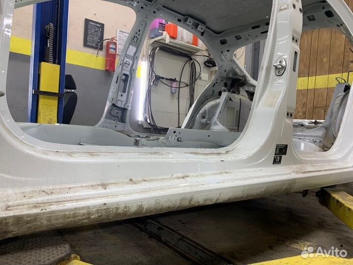 Центральная стойка кузова левая Skoda Rapid 1