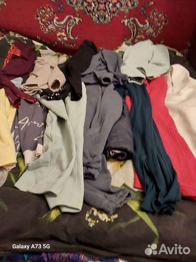 Женские вещи для занятия спортом и дома