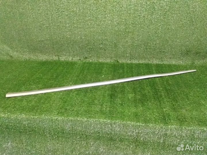 Молдинг на дверь передний правый Toyota Camry XV30