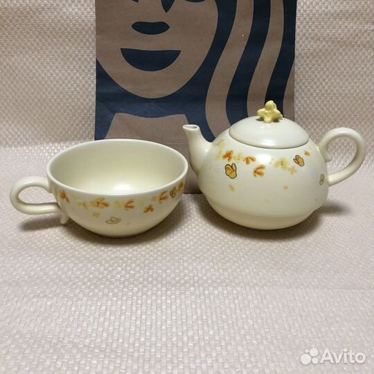 Чайник и чашка Starbucks