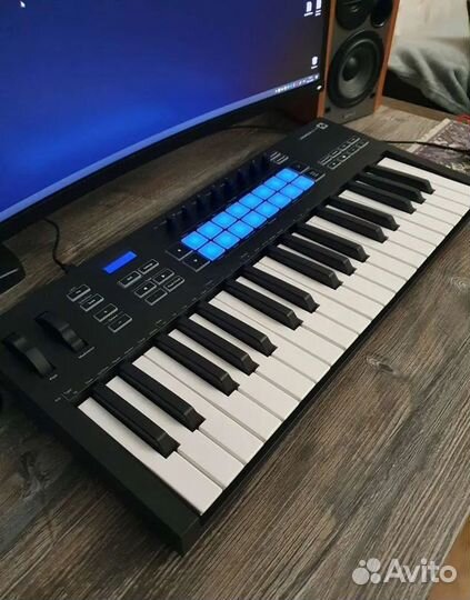 Миди клавиатура Novation Launchkey 37 MK