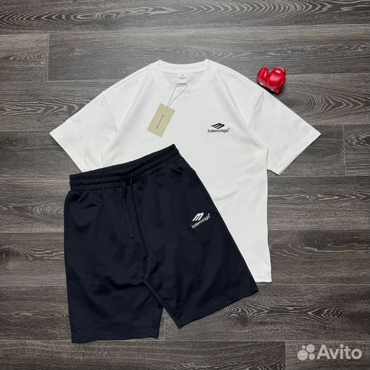 Шорты и футболка Balenciaga