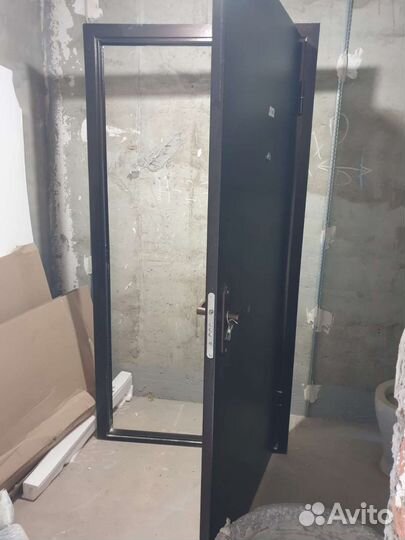 Дверь входная металлическая