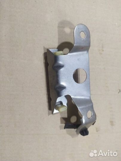 Кронштейн Nissan Almera G15 K4M 2013