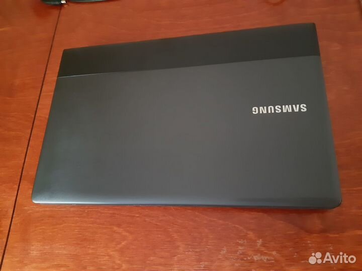 Ноутбук Samsung NP305 A8 4 ядра 4 гига video 1gb