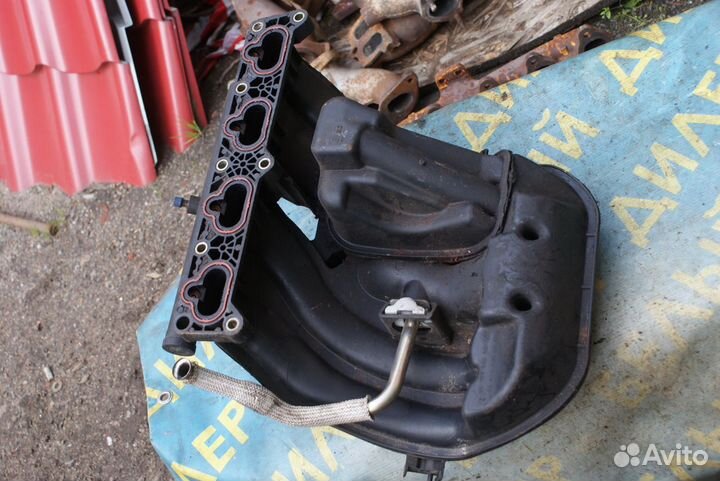 Впускной коллектор Peugeot 406