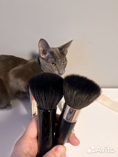 Набор косметики Benefit, кисти mary key