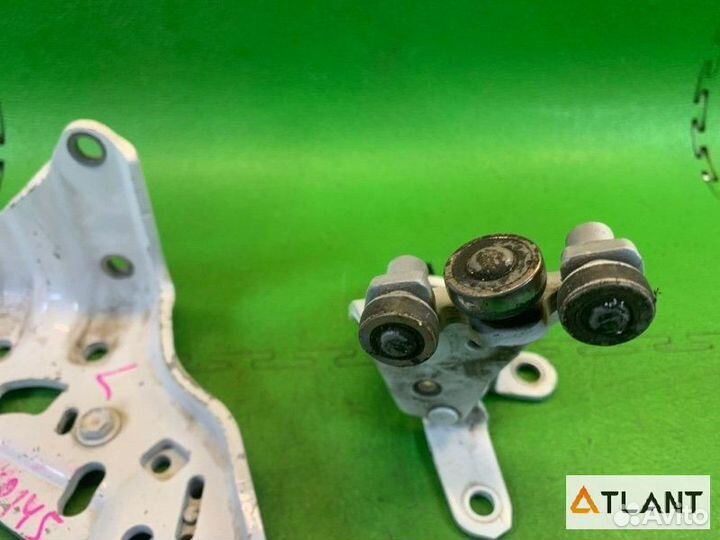 Ролик раздвижной двери задний левый toyota porte