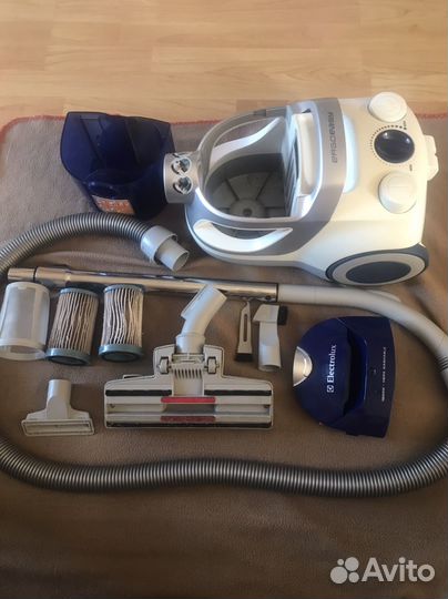 Пылесос Электролюкс работает