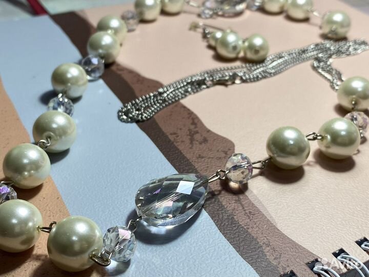 Сережки и ожерелье. Нарядный комплект