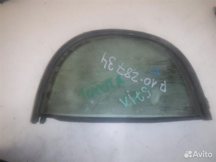 Стекло двери задней левой (форточка) Toyota Yaris