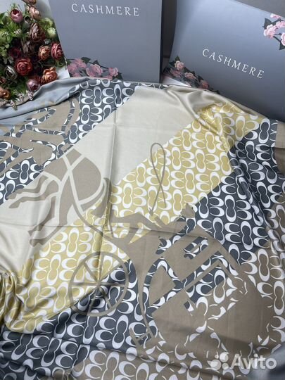 Шелковый платок Coach